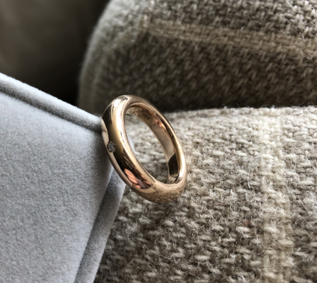 Guld ring med diamant