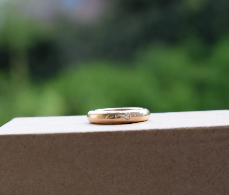 guldring med diamant