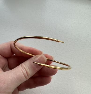 armbåndet er blevet forgyldt
